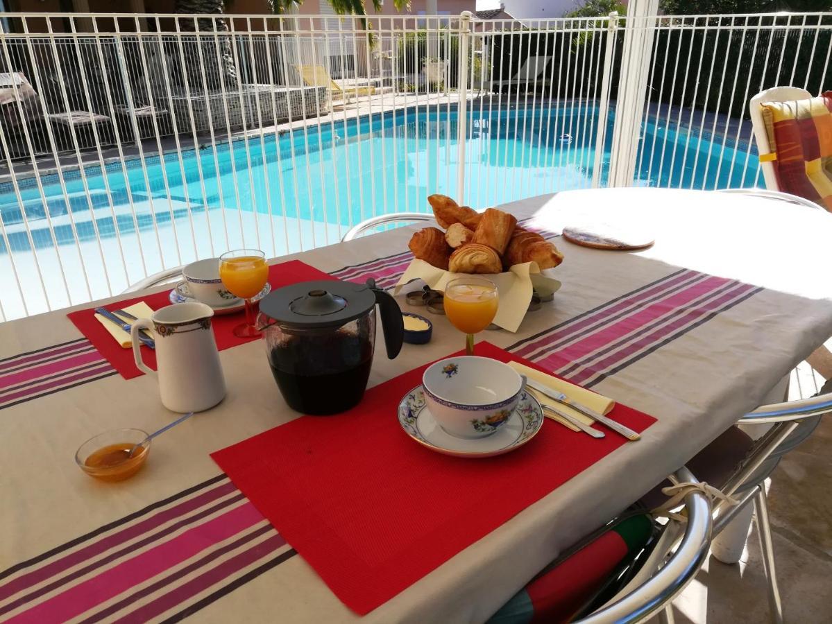Les Cigalous Bed & Breakfast Restinclieres Екстериор снимка